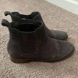 Women’s TOMs boots size 7 in great condition